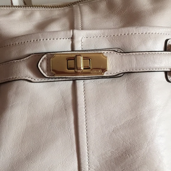 Chelsea Leather Ashlyn Hobo - Picture 5 of 8